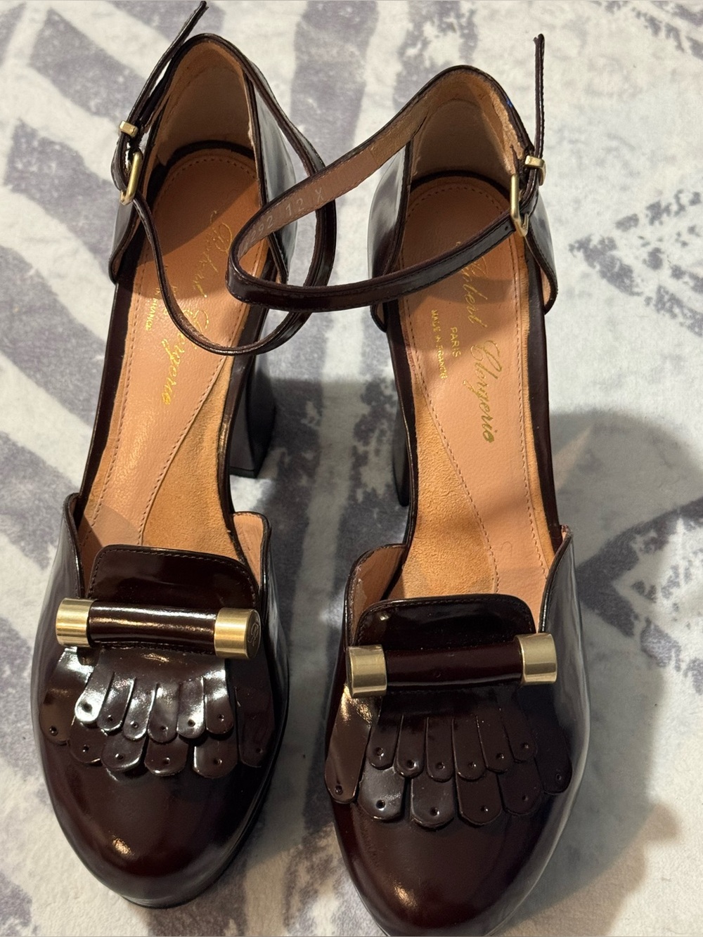 Robert Clergerie Women's Brown Patent Leather Block Heel Pumps - Picture 3 of 7